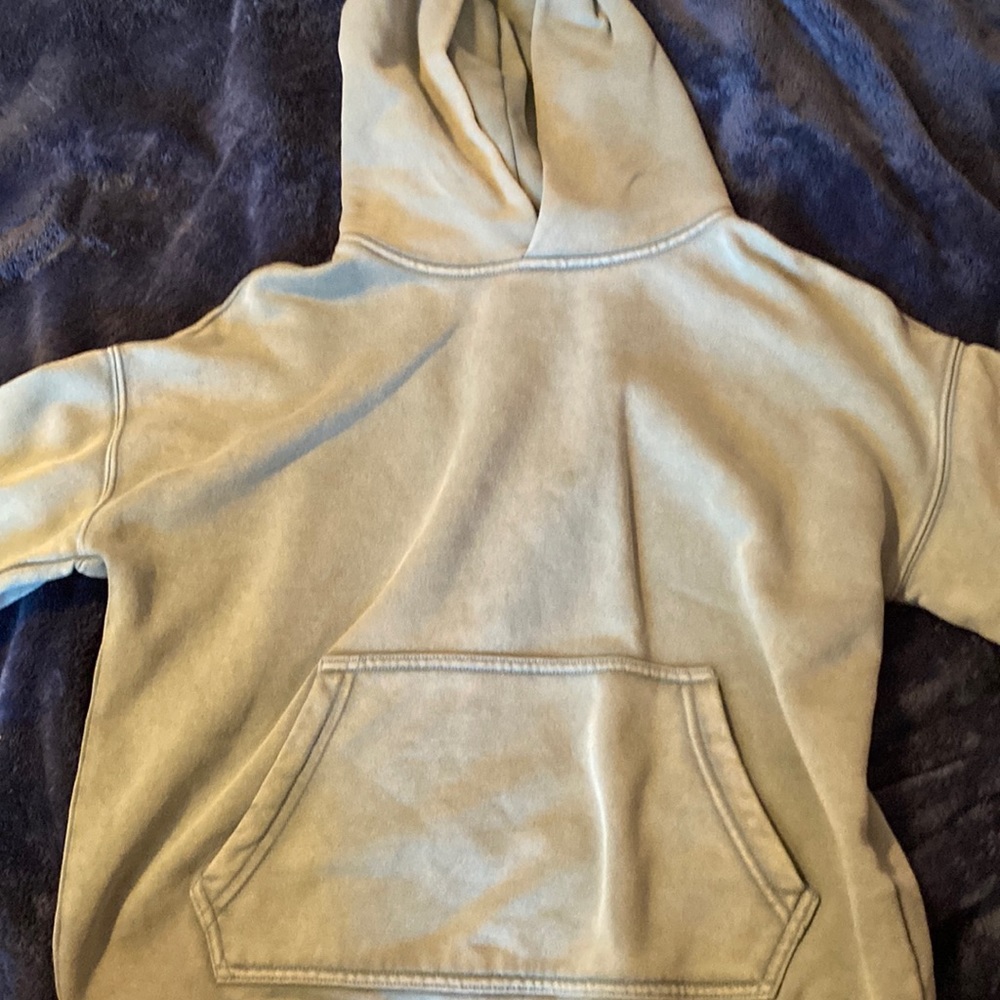 gap green sweatshirt